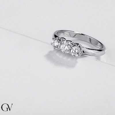 Anillo trilogy en oro blanco 18k con diamantes 0.90 ct