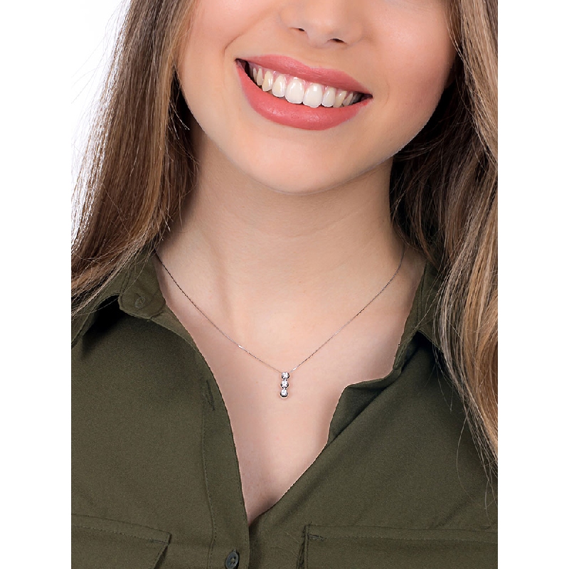 Collar oro blanco 18k con colgante trilogy diamantes ct 0,12