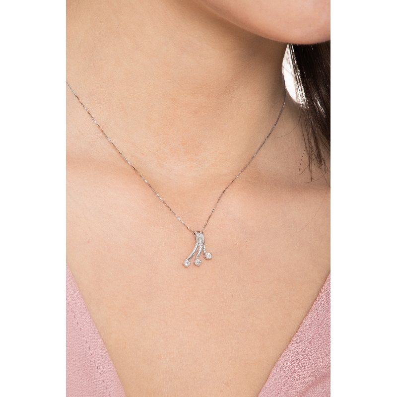 Collar Oro Blanco 18k con colgante Trilogy y brillantes