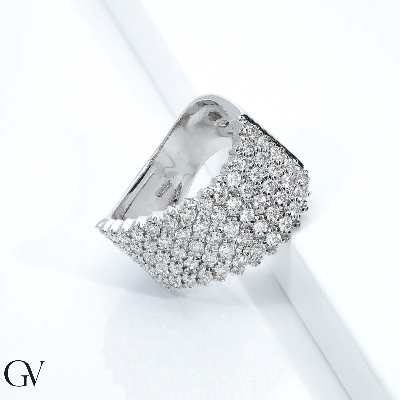 Anillo banda en oro blanco 18k y diamantes