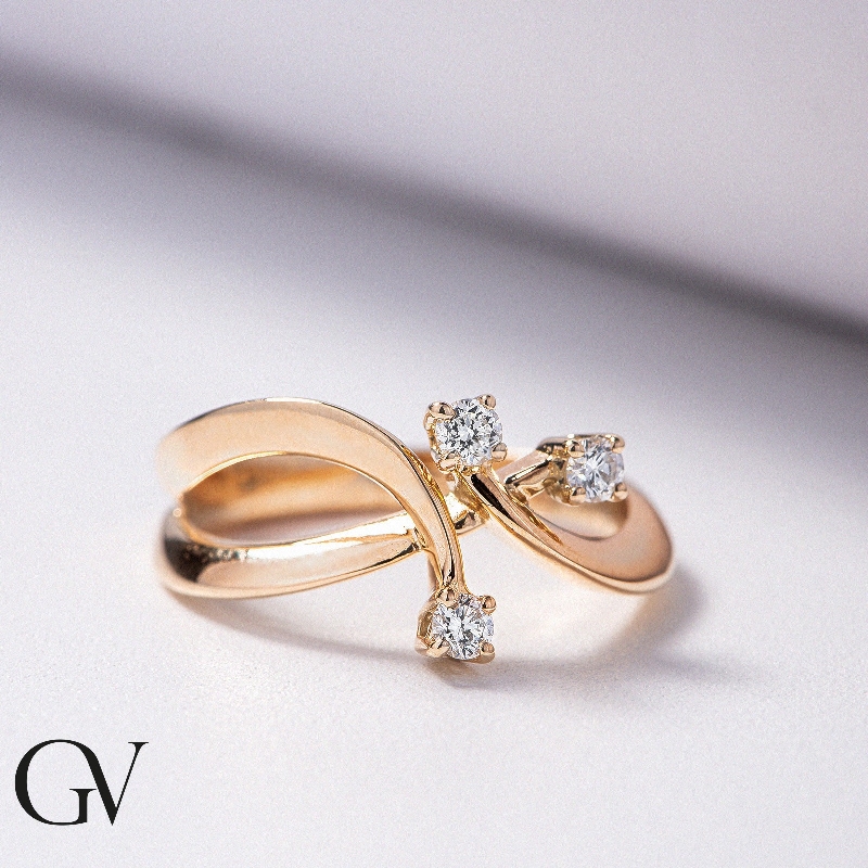 Anillo Trilogy de Mujer en Oro Rosa 18k con Diamantes Anillo Trilogy de Mujer en Oro Rosa 18k con Diamantes