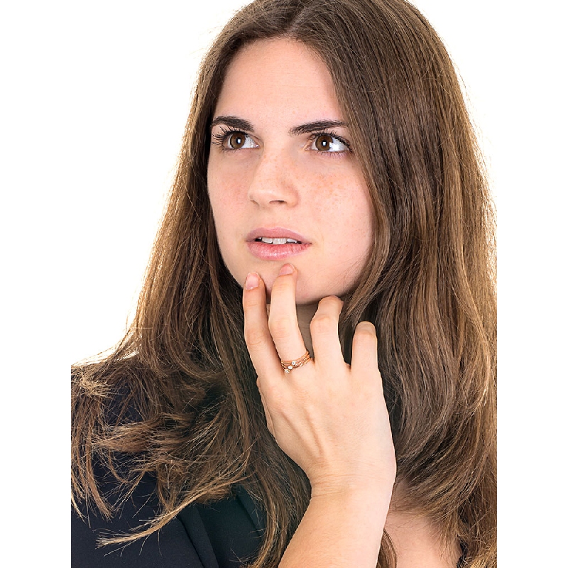 Anillo tres bandas en oro rosa 18k con tres diamantes