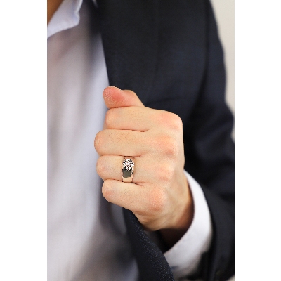 Anillo solitario hombre en oro blanco de 18k con diamante