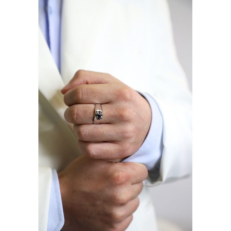 Anillo solitario hombre en oro blanco 18 quilates diamante negro Anillo solitario hombre en oro blanco 18 quilates diamante negro
