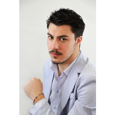 Pulsera oro blanco de 18 quilates con cruz de diamantes negros y blancos