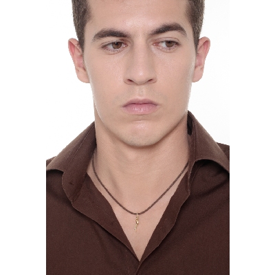 Colgante cuerno porta fortuna en oro amarillo 18K