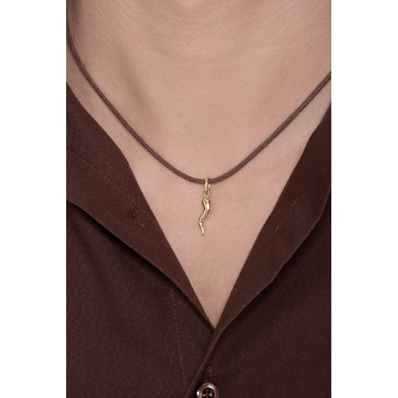 Colgante cuerno porta fortuna en oro amarillo 18K