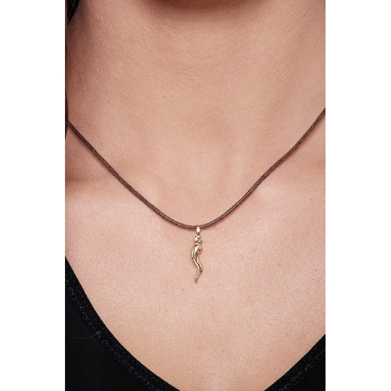 Colgante cuerno porta fortuna en oro amarillo 18K