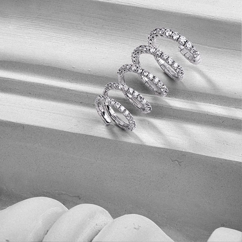 Anillo de resorte en oro blanco 18k con diamantes