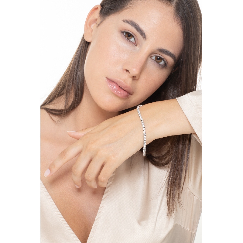 Pulsera riviere con diamantes en oro blanco 18 kilates  Pulsera riviere con diamantes en oro blanco 18 kilates