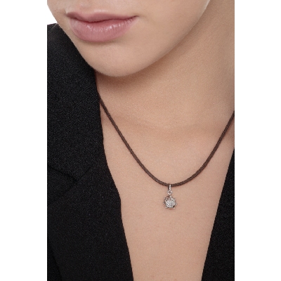 Pequeño colgante mariquita en oro blanco 18K