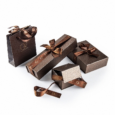 Pulsera Infantil en Oro Amarillo 18k con Placa y Corazones 