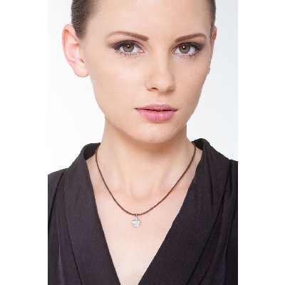 Colgante ángel en oro blanco 18k con circonitas