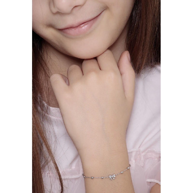 Pulsera en oro blanco de 18 quilates con lazo y circonitas