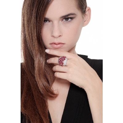 Anillo flores mujer ancho en oro blanco 18k adornado con rubíes