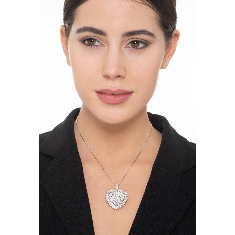 Collar en oro blanco 18k con colgante de corazon en diamantes