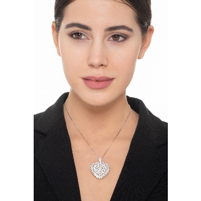 Collar en oro blanco 18k con colgante de corazon en diamantes