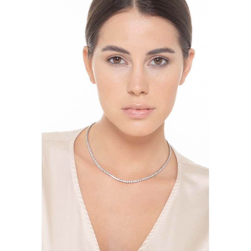 Collar tennis lineal en oro blanco de 18 quilates con diamantes Collar tennis lineal en oro blanco de 18 quilates con diamantes
