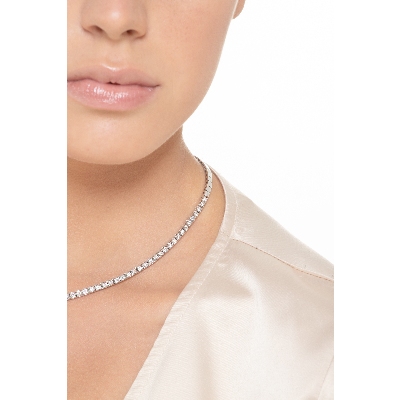 Collar tennis lineal en oro blanco de 18 quilates con diamantes