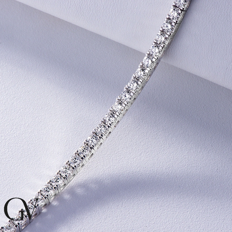Riviere pulsera con diamantes en oro blanco 18 kilates  Riviere pulsera con diamantes en oro blanco 18 kilates