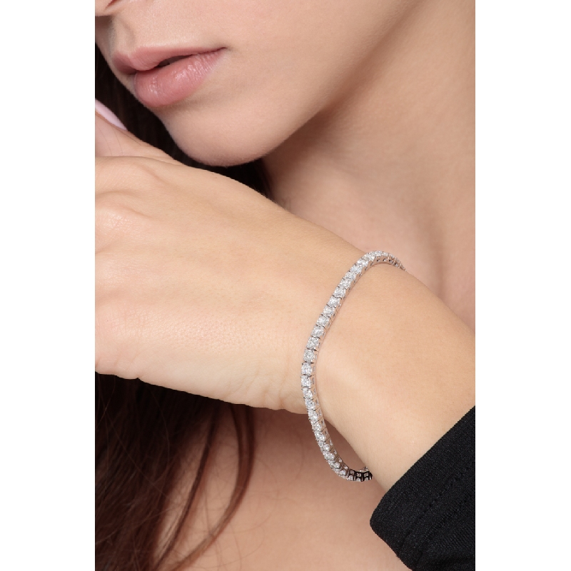 Riviere pulsera con diamantes en oro blanco 18 kilates  Riviere pulsera con diamantes en oro blanco 18 kilates