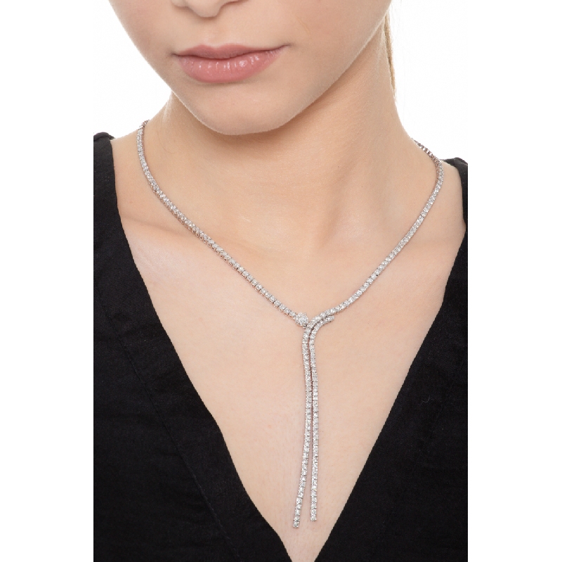 Collar de oro blanco de 18 kilates con cascada de diamantes Collar de oro blanco de 18 kilates con cascada de diamantes