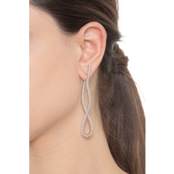 Pendientes sofisticados en oro blanco 18k con diamantes  2