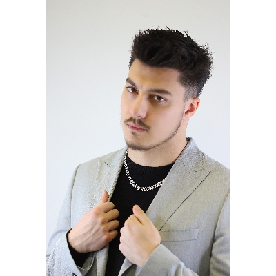 Cadena cubana en oro blanco de 18k engastada con diamantes