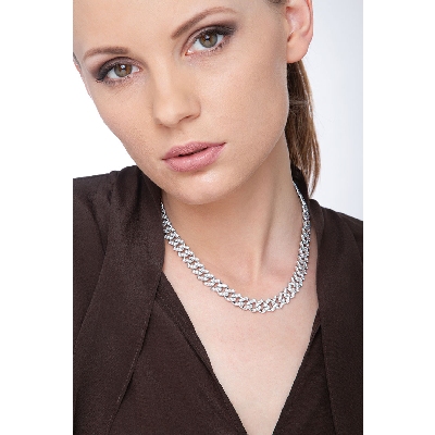 Cadena cubana en oro blanco de 18k engastada con diamantes