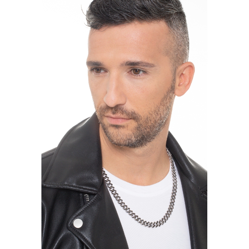 Cadena cubana en oro blanco de 18 quilates con diamantes negros. Puntas ennegrecidas. Cadena cubana en oro blanco de 18 quilates con diamantes negros. Puntas ennegrecidas.