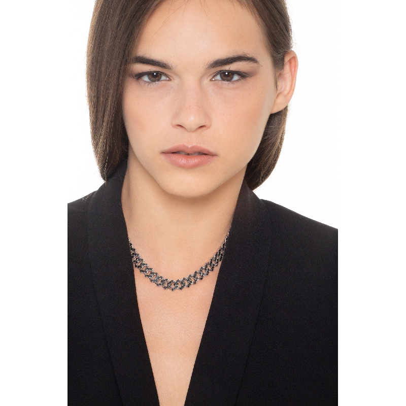 Cadena cubana en oro blanco de 18 quilates con diamantes negros. Puntas ennegrecidas. Cadena cubana en oro blanco de 18 quilates con diamantes negros. Puntas ennegrecidas.