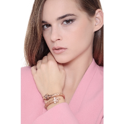 Brazalete Semirígido en Oro Rosa 18k con Forma de Fox Terrier y Diamantes