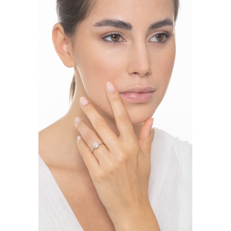 Anillo solitario lineal garras oro blanco 18 con diamante ct. 0,90 Anillo solitario lineal garras oro blanco 18 con diamante ct. 0,90