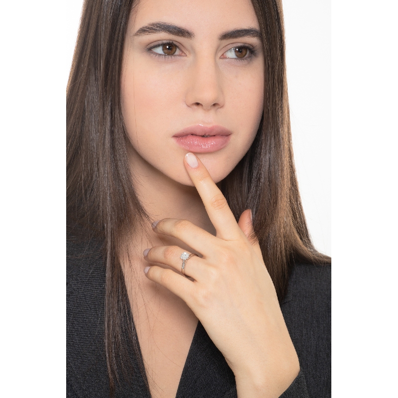 Anillo solitario en oro blanco 18 con diamante 0.90 ct Anillo solitario en oro blanco 18 con diamante 0.90 ct