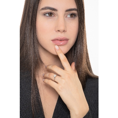 Anillo solitario en oro blanco 18 con diamante 0.90 ct