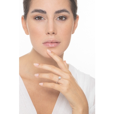 Anillo solitario de seis garras en oro 18 quilates con diamante ct. 0,90