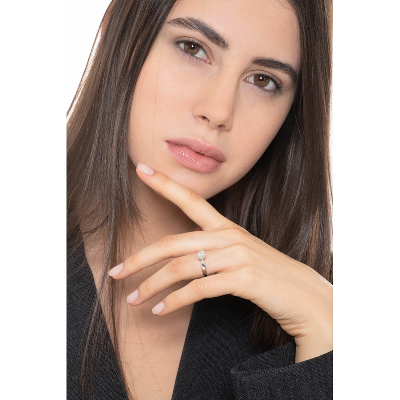 Anillo solitario 0.90 quilates en oro blanco con un diamante