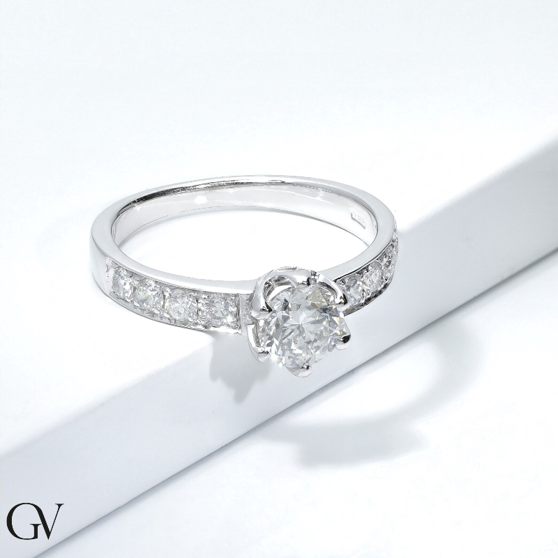 Anillo solitario en oro blanco de 18k diamante 1.00 ct Anillo solitario en oro blanco de 18k diamante 1.00 ct