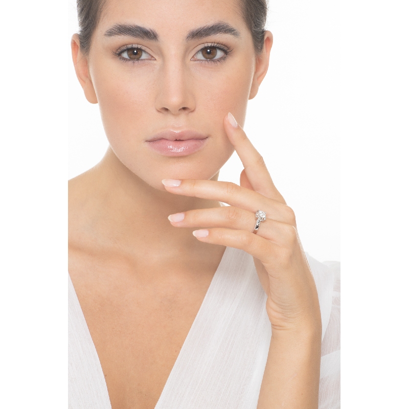 Anillo solitario lineal en oro blanco 18k con diamante ct 1