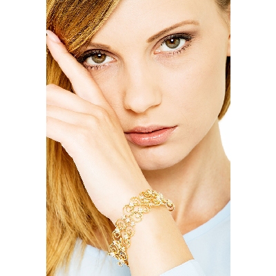 Pulsera en oro amarillo 18k con eslabones dobles y diamantes