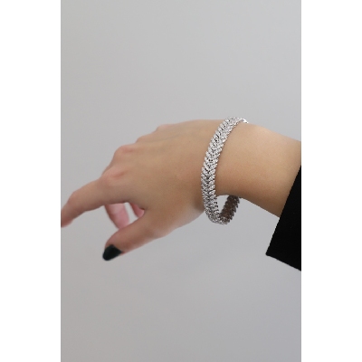 Pulsera de oro blanco de 18k con eslabones en diamantes