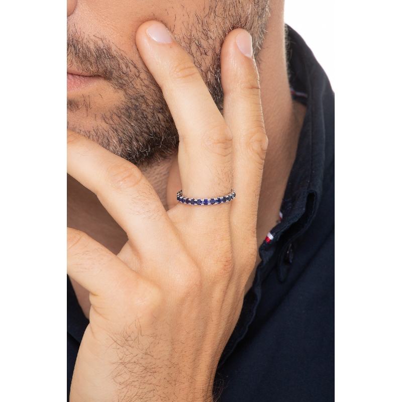 Anillo zafiros azules y oro blanco de 18 kilates Anillo zafiros azules y oro blanco de 18 kilates