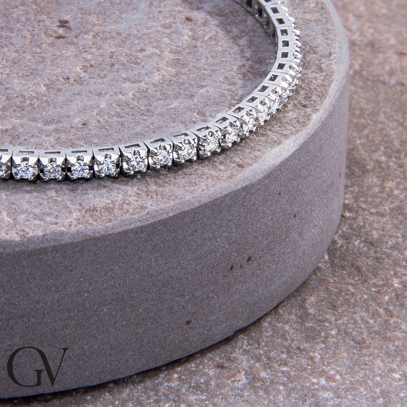 Riviere pulsera con diamantes en oro blanco 18 kilates 3 mm. Riviere pulsera con diamantes en oro blanco 18 kilates 3 mm.