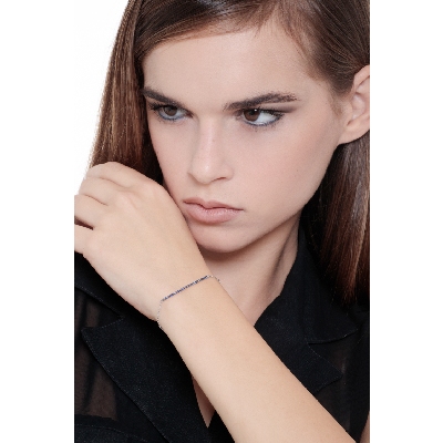 Pulsera de garras bruñidas con zafiros azules y oro blanco 18k