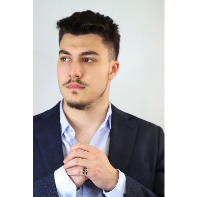 Anillo hombre oro amarillo de 18 quilates con diamantes negros