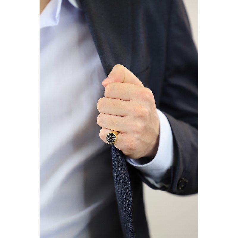 Anillo hombre oro amarillo de 18 quilates con diamantes negros Anillo hombre oro amarillo de 18 quilates con diamantes negros