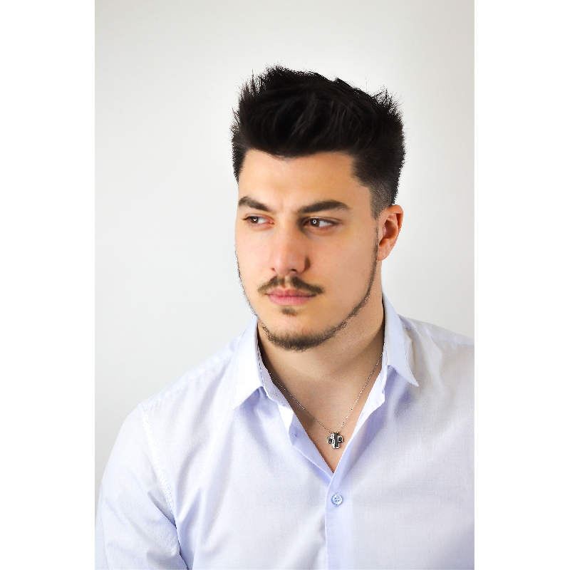 Collar para hombre con cruz en oro blanco de 18k y diamantes Collar para hombre con cruz en oro blanco de 18k y diamantes