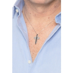 Collar con cruz para hombre en oro blanco 18 quilates y diamantes negros 2
