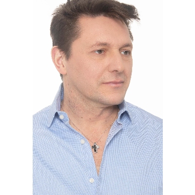 Collar cruz oro blanco 18k con diamantes negros 50 cm