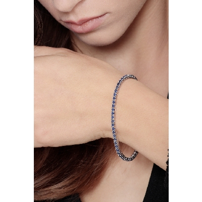 Pulsera Tennis piramidal en oro blanco 18 quilates con zafiros azules